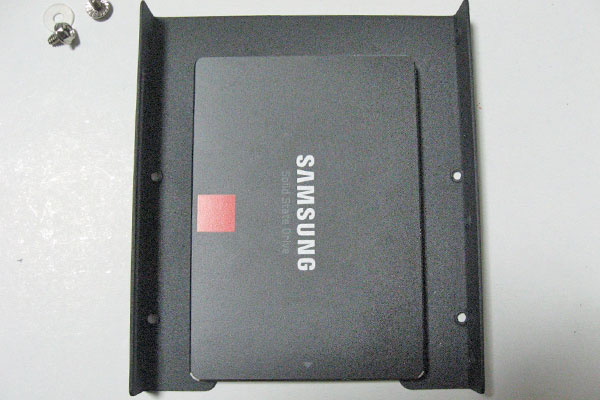 samsung-SSD-840-PRO-128GB-をマウンタにセット