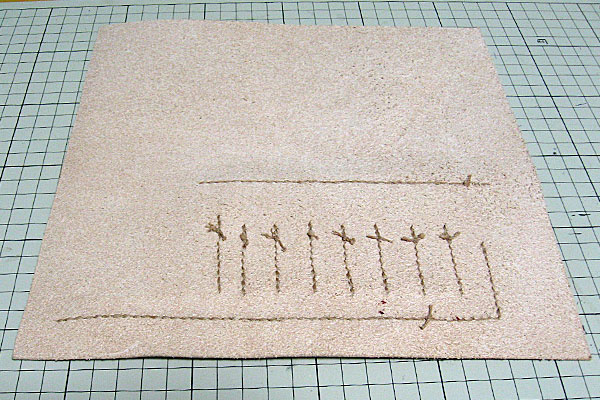 8-レザークラフト-ロングウォレット-長財布-クラッチバッグ-ヌメ革で内部を製作-仕切り用の革にカードホルダーの縫い付け完了-床面