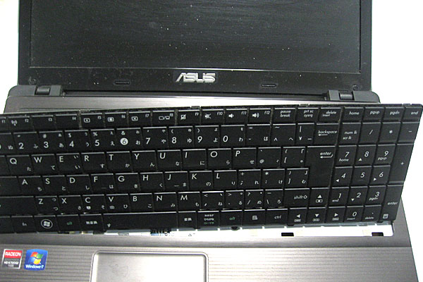 ASUS-note-ノートPC-K53T-分解-キーボードの取り外し