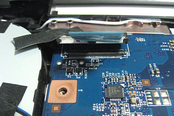 17-Gateway-ID59C-HD52D-分解作業-マザーボードの取り外し-ファン付近のコネクタを外す