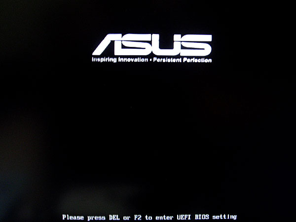 ASUSのロゴ画面