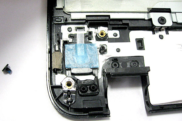 Gateway-ノートパソコン-NV56R-H54D/K-薄いプラスチックで破損していたツメの代用品を電源ボタンにテープでくっつける