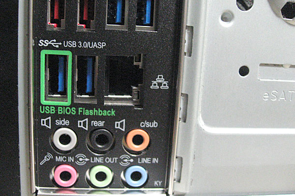 H87M-PROのUSB-BIOS-Flashback-に使えるUSBコネクタ